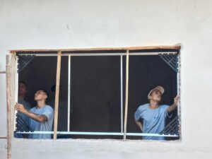 Foto tirada em um curso presencial de Instalação de Esquadrias de Alumínio